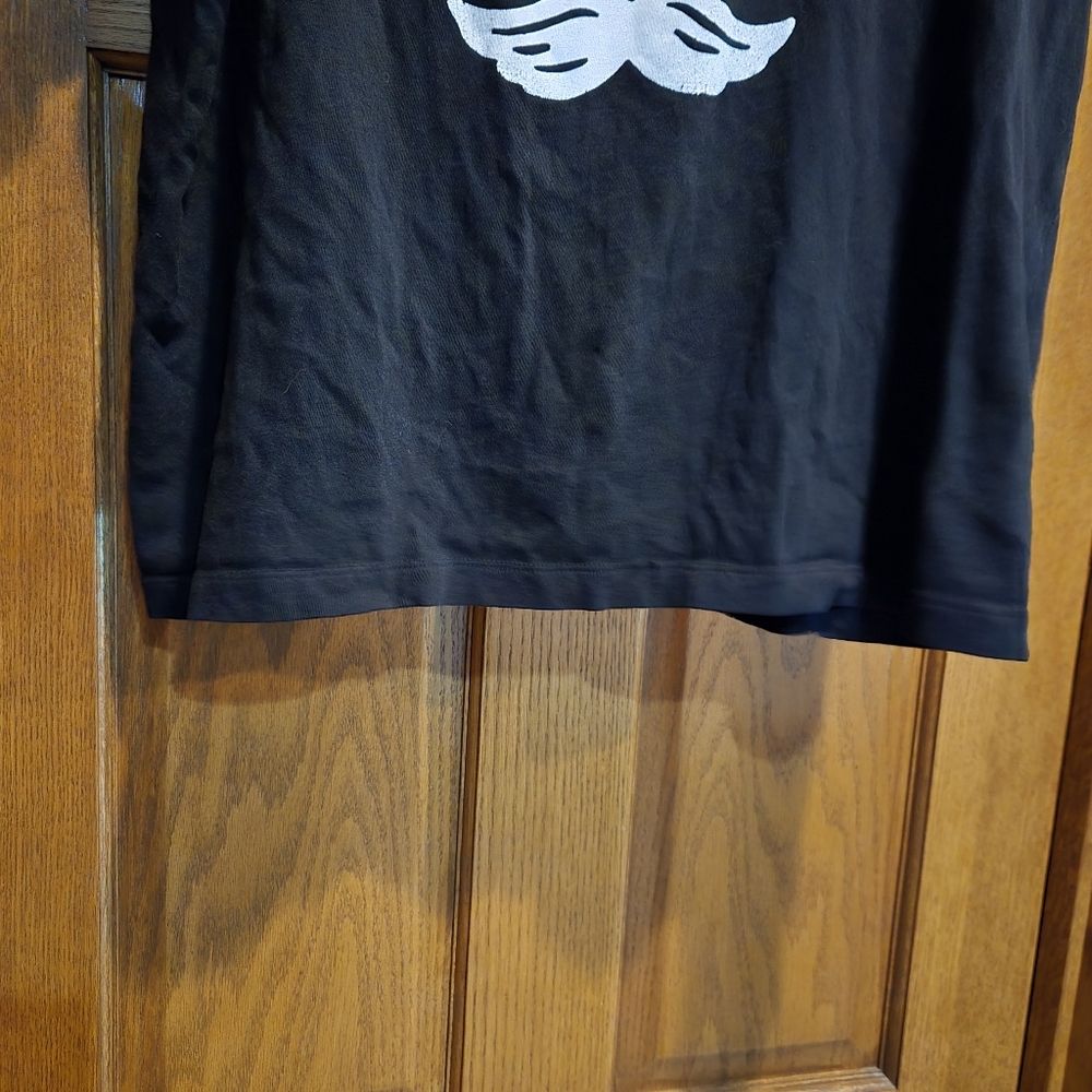 Old Navy Black Graphic T-Shirt - Picture 5 of 11